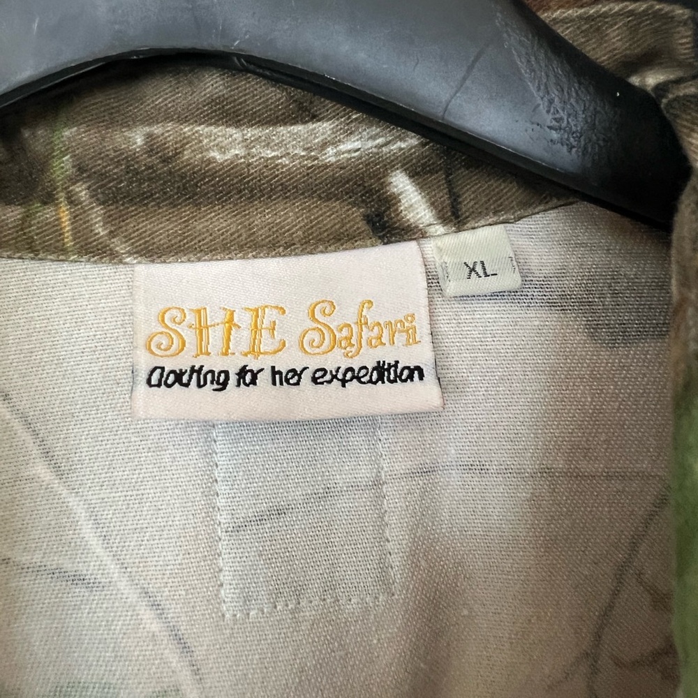Realtree Button Down - Picture 2 of 6